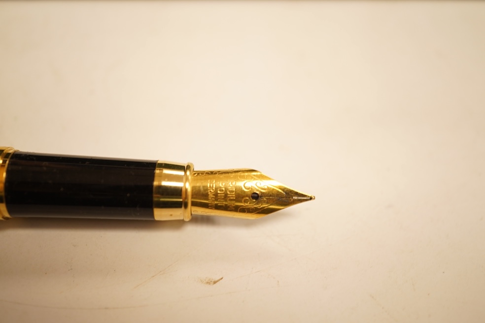 A collection of mostly fountain pens to include Parker and Sheaffer